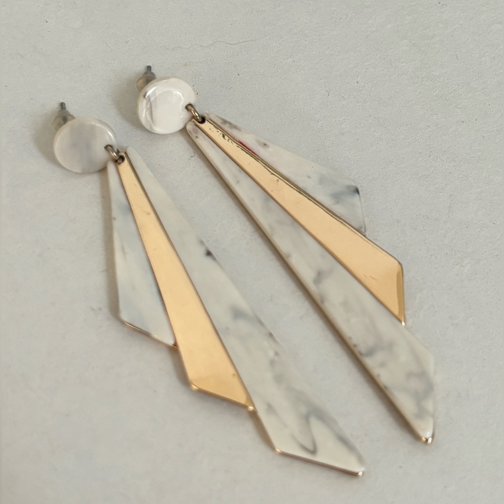 Dangle Earring Marble & Gold Feather